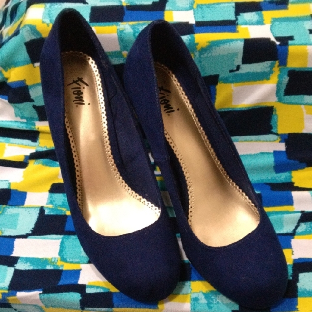FIONI Clothing Navy Blue Closed-Toe Suede Pumps